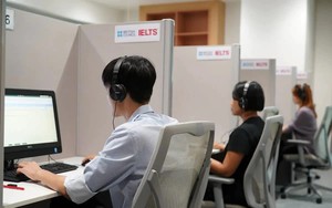 IELTS test takers in Vietnam can handwrite Writing section from October - Ảnh 2.