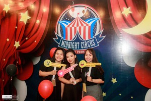 Teen THPT Thủ Đức tổ chức prom trong “rạp xiếc”