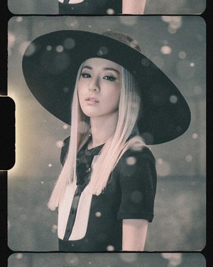 Dara (2NE1) chính thức nói lời tạm biệt YG sau 17 năm gắn bó