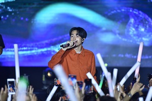 Rapper Đen, Hoàng Thuỳ Linh, Hoàng Dũng đốn tim khán giả Đà Nẵng