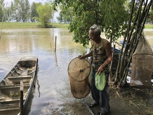 Between passion and livelihood, Vietnam’s sea anglers cast their lines- Ảnh 3.