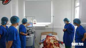 18-month-old boy becomes Vietnam's youngest bone marrow donor for sister - Ảnh 3.