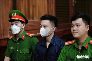 Public road stunts foreigners should avoid while in Vietnam - Ảnh 6.