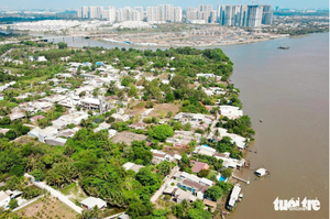 Hanoi district authorities investigate floodplain encroachments after Tuoi Tre report- Ảnh 5.