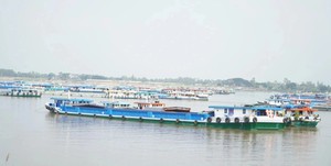 Vietnam construction projects face rising costs as barges crowd Mekong River for Cambodian sand- Ảnh 4.