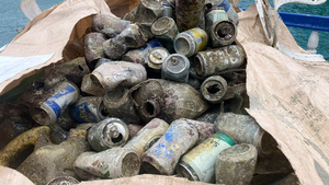 Community-backed marine waste collection model transforms Vietnam’s bay- Ảnh 4.