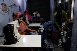 How a Bangladeshi garment-maker is fighting the Middle East energy crunch - Ảnh 4.