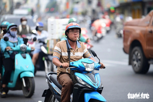 Over 84,000 tobacco deaths annually in Vietnam, smoking continues in hospitals - Ảnh 1.