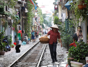 Vietnam Railways reports sharp rise in 2024 profit, still carries accumulated losses - Ảnh 1.