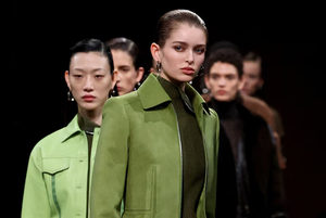 Paul Costelloe nods to 1960s, broken dolls inspire Bora Aksu at London Fashion Week - Ảnh 6.