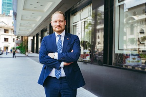 Swedish minister begins visit to Vietnam to boost green, digital cooperation - Ảnh 1.
