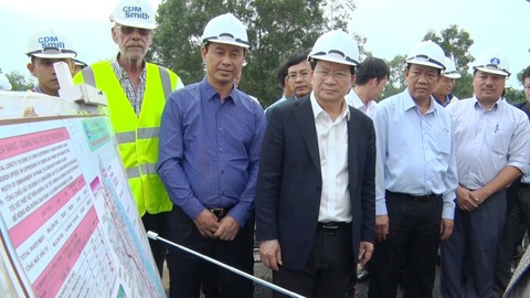 Phó thủ tướng Trịnh Đình Dũng kiểm tra cao tốc Đà Nẵng - Quảng Ngãi - Ảnh 1. Phó thủ tướng Trịnh Đình Dũng kiểm tra cao tốc Đà Nẵng - Quảng Ngãi - Ảnh 1.