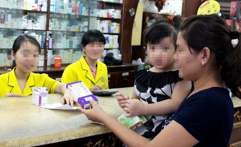 Ngồi xe lăn vì thuốc không toa nhưng chứa đề xa - Ảnh 1. Ngồi xe lăn vì thuốc không toa nhưng chứa đề xa - Ảnh 1.