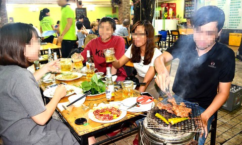 Người Sài Gòn rủ nhau thưởng thức... thịt trâu - Ảnh 1. Người Sài Gòn rủ nhau thưởng thức... thịt trâu - Ảnh 1.