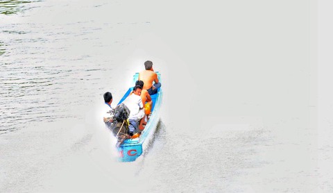 Hàng lậu tràn đồng mùa nước nổi - Ảnh 1. Hàng lậu tràn đồng mùa nước nổi - Ảnh 1.