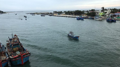 Tập trung sơ tán dân trước bão dữ - Ảnh 4. Tập trung sơ tán dân trước bão dữ - Ảnh 4.