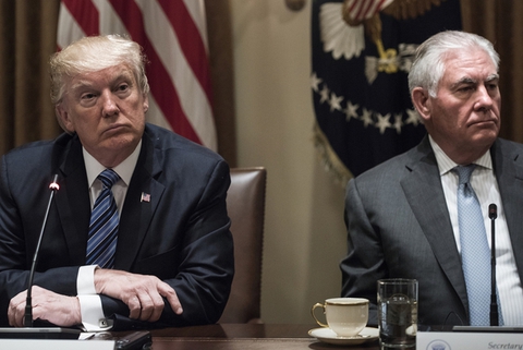 Ông Trump chỉ mặt nói NBC đưa tin giả về ông Tillerson - Ảnh 1. Ông Trump chỉ mặt nói NBC đưa tin giả về ông Tillerson - Ảnh 1.