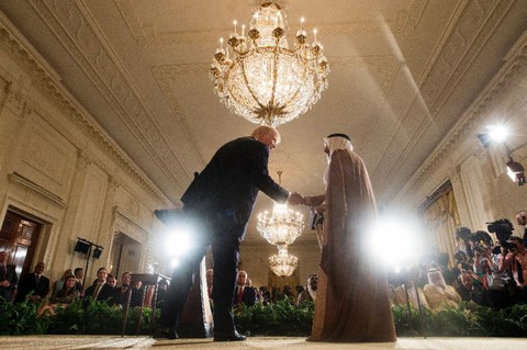 Ông Trump muốn hòa giải khủng hoảng Qatar - Ảnh 1. Ông Trump muốn hòa giải khủng hoảng Qatar - Ảnh 1.