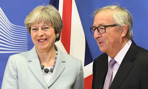 Thủ tướng Anh bay gấp sang Brussels chốt Brexit - Ảnh 1. Thủ tướng Anh bay gấp sang Brussels chốt Brexit - Ảnh 1.