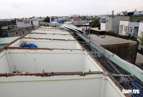 Thủ Đức xơ xác do ảnh hưởng bão số 14 - Ảnh 8. Thủ Đức xơ xác do ảnh hưởng bão số 14 - Ảnh 8.