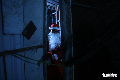 Những ông già Noel trên công trường Thủ Thiêm - Ảnh 7. Những ông già Noel trên công trường Thủ Thiêm - Ảnh 7.