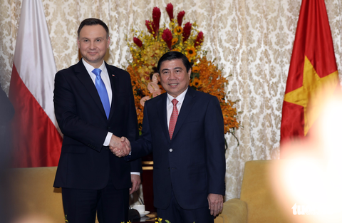 Tổng thống Ba Lan và phu nhân thăm Bảo tàng Chứng tích chiến tranh - Ảnh 8. Tổng thống Ba Lan và phu nhân thăm Bảo tàng Chứng tích chiến tranh - Ảnh 8.