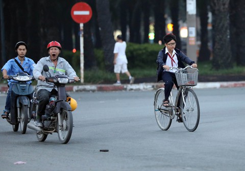 Giờ vào lớp quá sớm, học trò đờ đẫn vì thiếu ngủ - Ảnh 5. Giờ vào lớp quá sớm, học trò đờ đẫn vì thiếu ngủ - Ảnh 5.