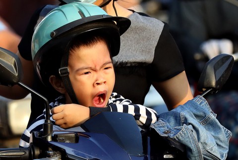 Giờ vào lớp quá sớm, học trò đờ đẫn vì thiếu ngủ - Ảnh 1. Giờ vào lớp quá sớm, học trò đờ đẫn vì thiếu ngủ - Ảnh 1.