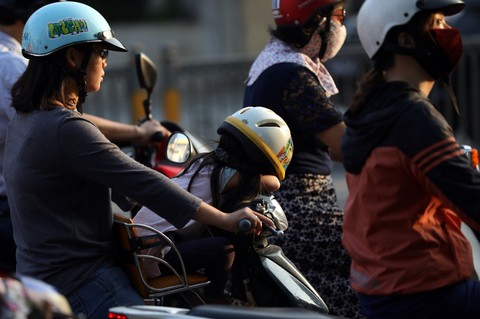 Giờ vào lớp quá sớm, học trò đờ đẫn vì thiếu ngủ - Ảnh 11. Giờ vào lớp quá sớm, học trò đờ đẫn vì thiếu ngủ - Ảnh 11.