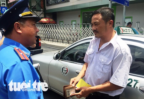 Sở GTVT vào cuộc kiểm tra, xử lý taxi dù chặt chém khách - Ảnh 1. Sở GTVT vào cuộc kiểm tra, xử lý taxi dù chặt chém khách - Ảnh 1.