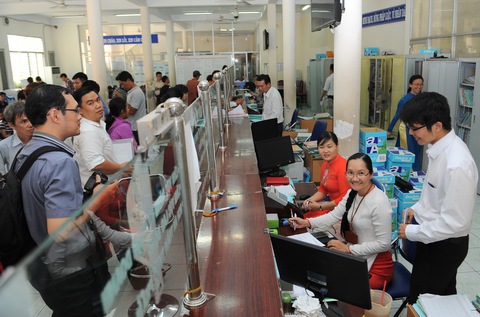 Công chức mặc quần jean đi làm: nơi cấm, nơi không. Còn bạn? - Ảnh 1. Công chức mặc quần jean đi làm: nơi cấm, nơi không. Còn bạn? - Ảnh 1.