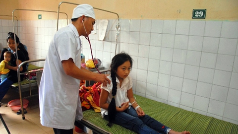 Ăn bánh dày đám cưới, 33 người bị ngộ độc - Ảnh 1. Ăn bánh dày đám cưới, 33 người bị ngộ độc - Ảnh 1.