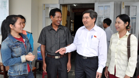 Kiểm điểm chủ tịch huyện làm chậm hồ sơ mà không xin lỗi dân - Ảnh 1. Kiểm điểm chủ tịch huyện làm chậm hồ sơ mà không xin lỗi dân - Ảnh 1.