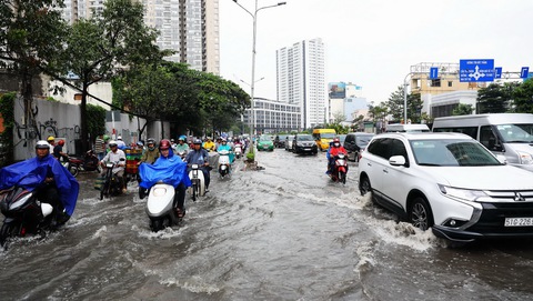 Mưa lớn mới đánh giá siêu bơm chống ngập đường Nguyễn Hữu Cảnh - Ảnh 1. Mưa lớn mới đánh giá siêu bơm chống ngập đường Nguyễn Hữu Cảnh - Ảnh 1.