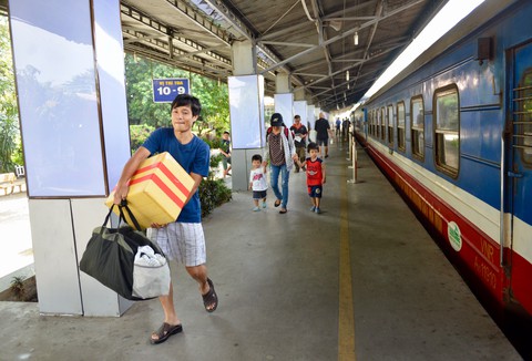 Ngày 15-10, ngành đường sắt bắt đầu bán 300.000 vé Tết - Ảnh 1. Ngày 15-10, ngành đường sắt bắt đầu bán 300.000 vé Tết - Ảnh 1.