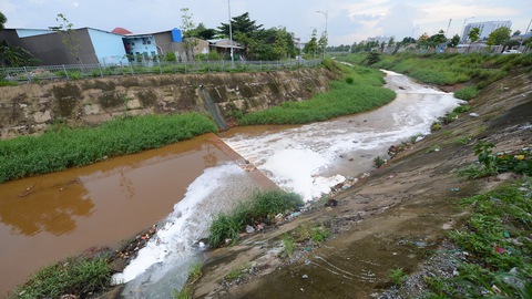 Nhiều giải pháp cứu kênh Ba Bò - Ảnh 1. Nhiều giải pháp cứu kênh Ba Bò - Ảnh 1.