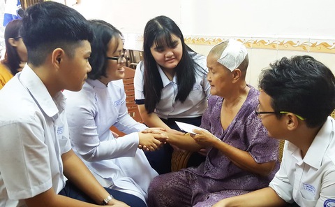 Nghĩa tình với cô lao công - Ảnh 1. Nghĩa tình với cô lao công - Ảnh 1.