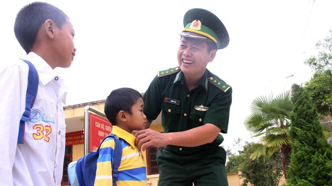 Gieo chữ ở Trường Sa cạn - Ảnh 1. Gieo chữ ở Trường Sa cạn - Ảnh 1.