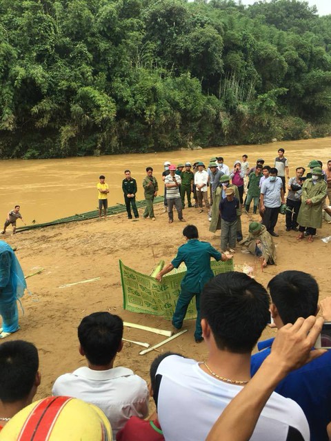 Tìm được thi thể nghi cán bộ biên phòng bị lũ cuốn - Ảnh 4. Tìm được thi thể nghi cán bộ biên phòng bị lũ cuốn - Ảnh 4.
