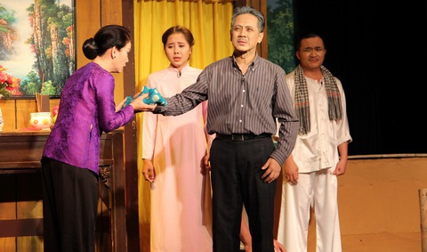 Truyền hình nhảm nhí: Tại sao Bộ Văn hoá đứng ngoài cuộc? - Ảnh 1. Truyền hình nhảm nhí: Tại sao Bộ Văn hoá đứng ngoài cuộc? - Ảnh 1.