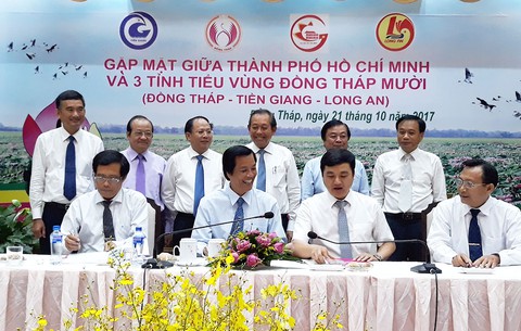TP.HCM hợp tác du lịch Một hành trình ba điểm đến - Ảnh 1. TP.HCM hợp tác du lịch Một hành trình ba điểm đến - Ảnh 1.