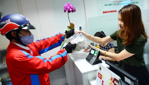 Nhà nhà bán lẻ cùng đua bán hàng trực tuyến - Ảnh 1. Nhà nhà bán lẻ cùng đua bán hàng trực tuyến - Ảnh 1.