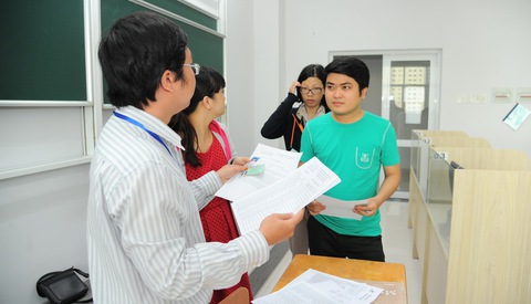 Bỏ hộ khẩu đi, cho dân đỡ khổ - Ảnh 1. Bỏ hộ khẩu đi, cho dân đỡ khổ - Ảnh 1.