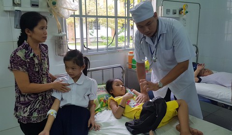 Hậu Giang dừng phát sữa miễn phí sau vụ 500 học sinh ngộ độc - Ảnh 1. Hậu Giang dừng phát sữa miễn phí sau vụ 500 học sinh ngộ độc - Ảnh 1.