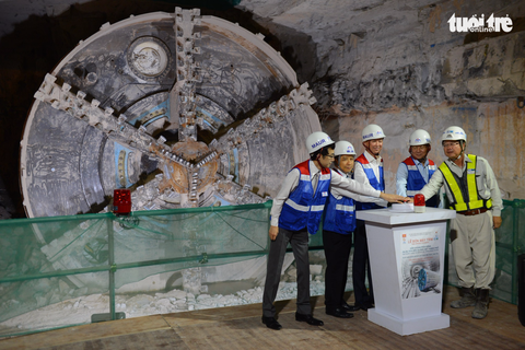 Đón Robot TBM về ga Nhà hát thành phố - Ảnh 2. Đón Robot TBM về ga Nhà hát thành phố - Ảnh 2.