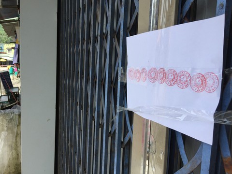 Hàng cứu trợ của bạn đọc Tuổi Trẻ đến vùng lũ Bắc Trà My - Ảnh 13. Hàng cứu trợ của bạn đọc Tuổi Trẻ đến vùng lũ Bắc Trà My - Ảnh 13.