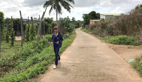 Vận động cả trẻ sơ sinh, người già đóng tiền xây nông thôn mới - Ảnh 1. Vận động cả trẻ sơ sinh, người già đóng tiền xây nông thôn mới - Ảnh 1.