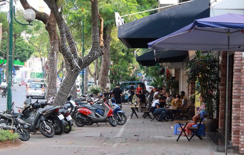 Phí thuê lòng đường, vỉa hè ở Hà Nội sẽ tăng gấp 3 - Ảnh 2. Phí thuê lòng đường, vỉa hè ở Hà Nội sẽ tăng gấp 3 - Ảnh 2.