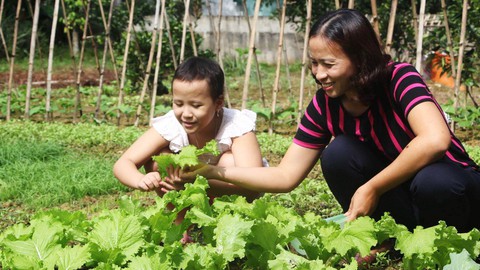 Vượt qua nỗi đau ung thư: Nghị lực sống của mẹ con cô giáo - Ảnh 1. Vượt qua nỗi đau ung thư: Nghị lực sống của mẹ con cô giáo - Ảnh 1.