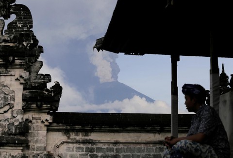 Di tản 100.000 người ở Bali vì núi lửa rùng mình - Ảnh 1. Di tản 100.000 người ở Bali vì núi lửa rùng mình - Ảnh 1.
